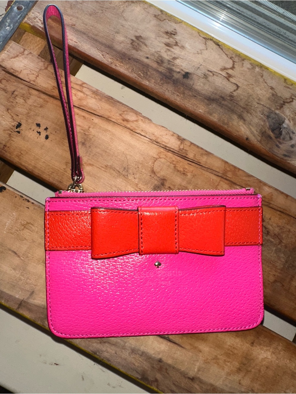 Kate Spade New York "Kirk Park Bee" Bow Wristlet ~ NWOT - - Picture 3 of 15
